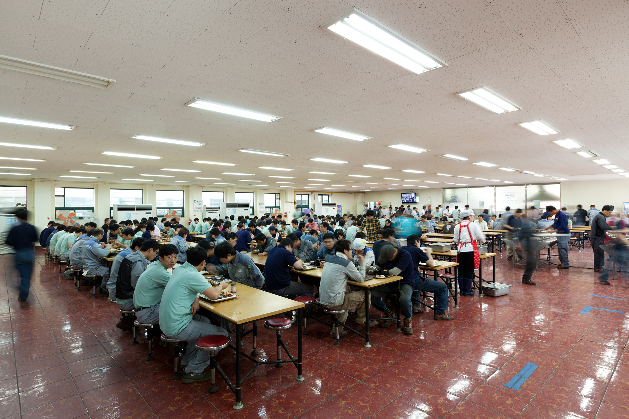 공동식당 식사 장면